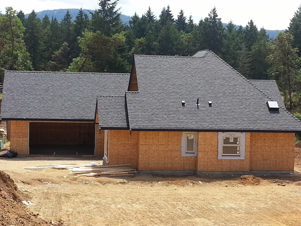 Completed asphalt shingle roof on new build